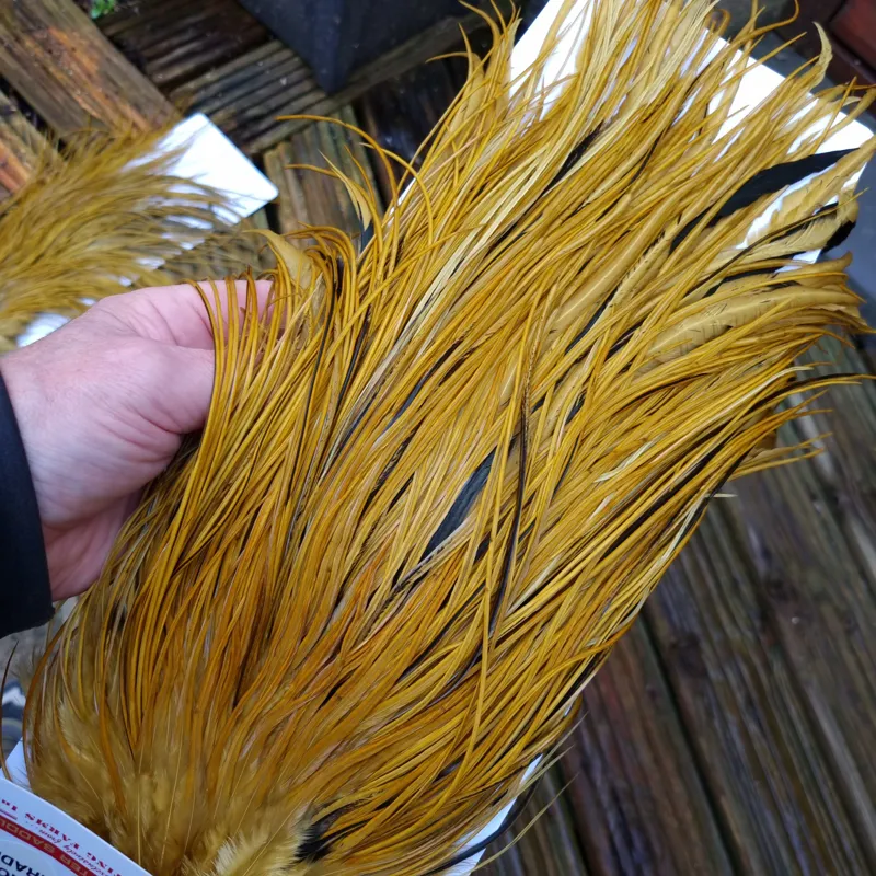 Whiting PRO-GRADE Dry Fly Rooster Saddle in White Dyed Golden Olive B Tying Approx 14/16/18-5